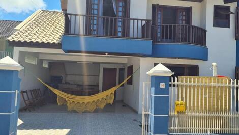 Casa com Piscina para 12 Pessoas em Canto Grande