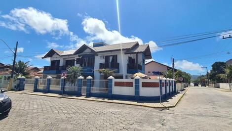 Casa com Piscina para 12 Pessoas em Canto Grande