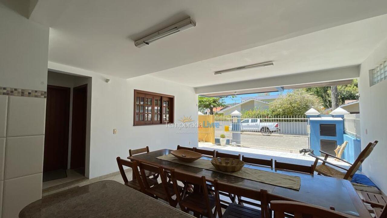 Casa para aluguel de temporada em Bombinhas (Canto Grande)