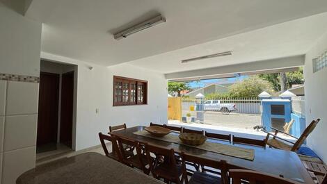 Casa com Piscina para 12 Pessoas em Canto Grande