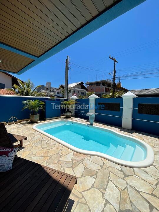 Casa para aluguel de temporada em Bombinhas (Canto Grande)