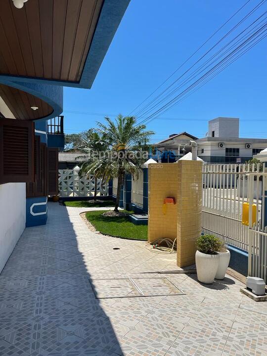 Casa para aluguel de temporada em Bombinhas (Canto Grande)