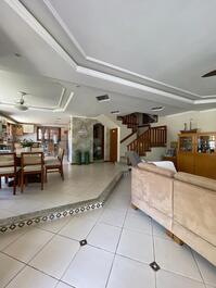 Casa com Piscina para 12 Pessoas em Canto Grande