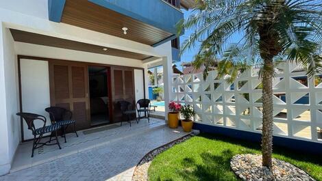 Casa com Piscina para 12 Pessoas em Canto Grande