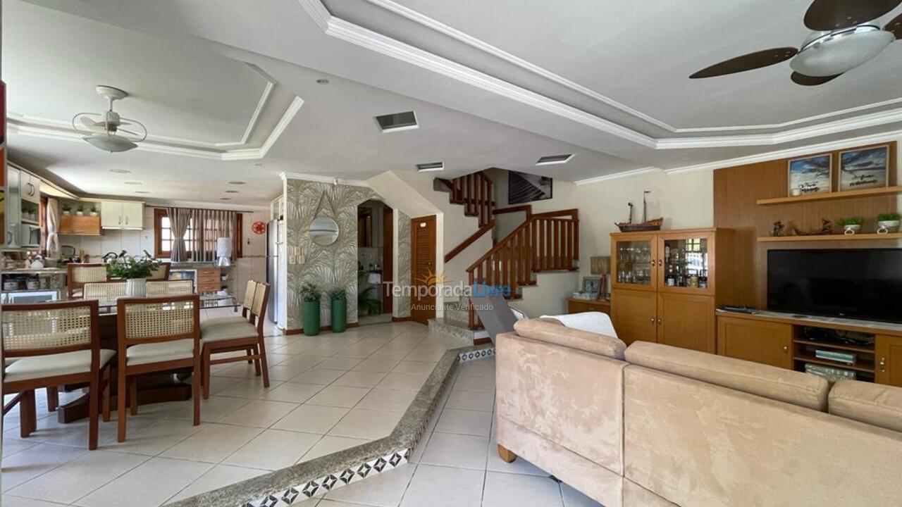 Casa para aluguel de temporada em Bombinhas (Canto Grande)