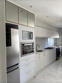 Cozinha completa com lavanderia