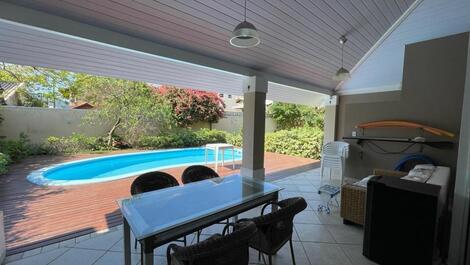 House with Pool in Canto Grande, Bombinhas