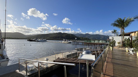 Casa em condomínio marina no Guarujá