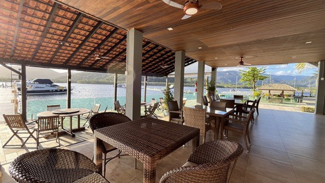 Casa em condomínio marina no Guarujá