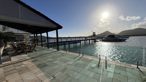 Casa em condomínio marina no Guarujá