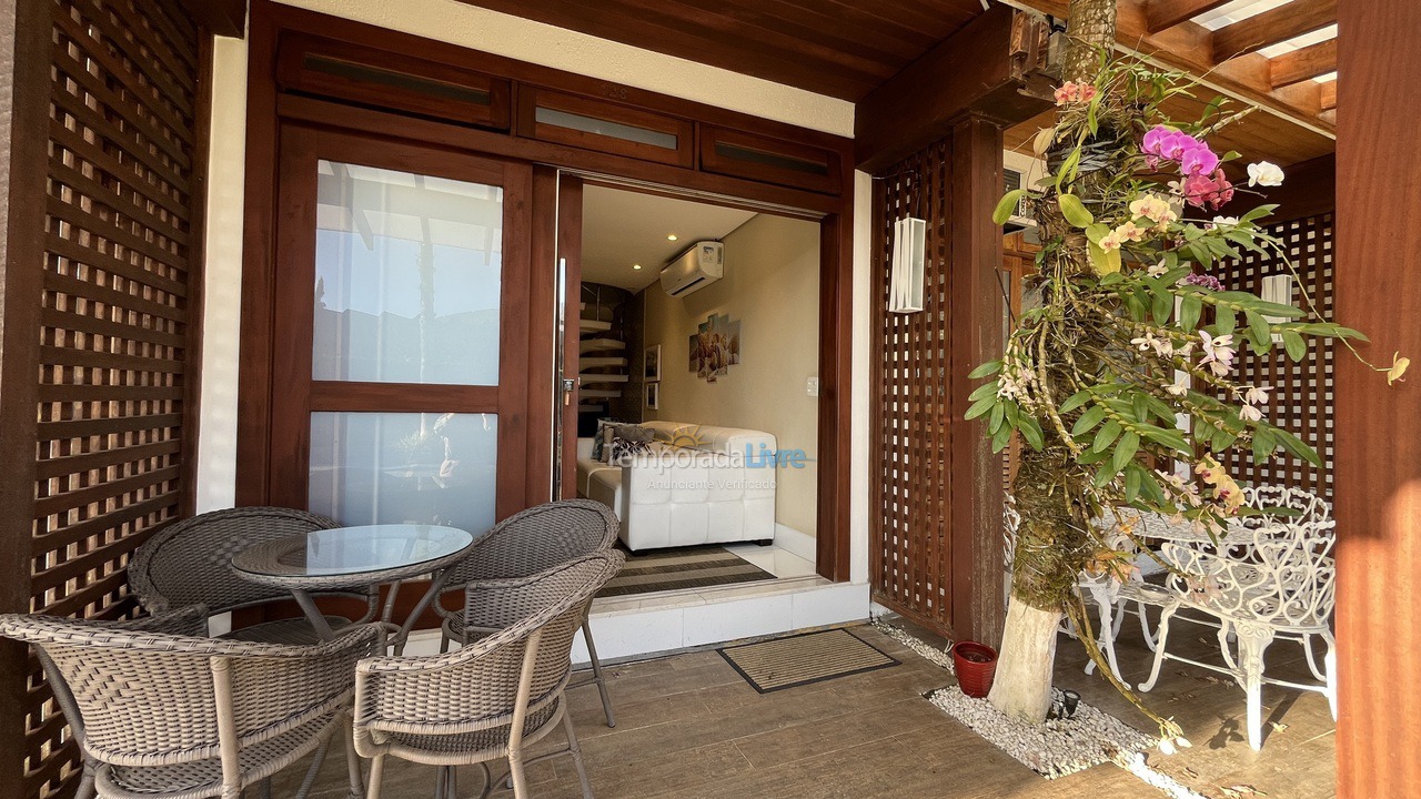 Casa para aluguel de temporada em Guarujá (Tujucupava)