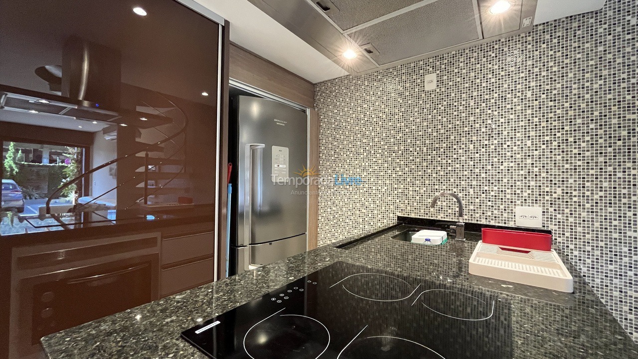 Casa para aluguel de temporada em Guarujá (Tujucupava)