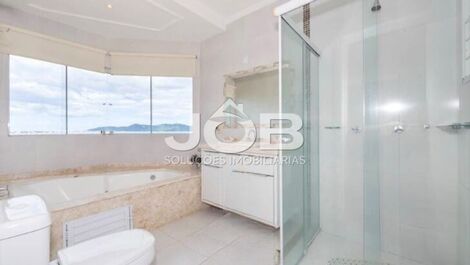 Luxurious house for 14 people on Zimbros beach in Bombinhas