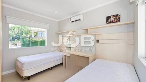 Luxurious house for 14 people on Zimbros beach in Bombinhas