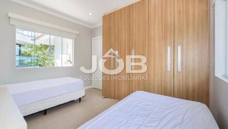 Luxurious house for 14 people on Zimbros beach in Bombinhas