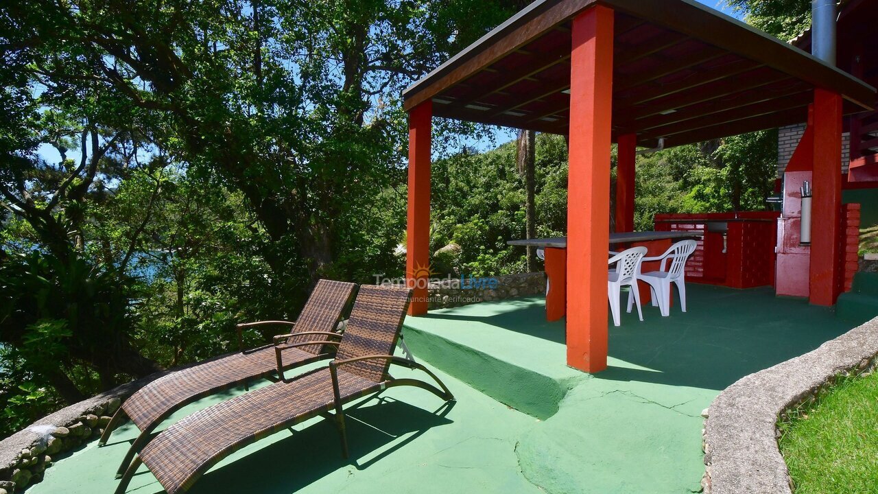 Casa para aluguel de temporada em Porto Belo (Araca)