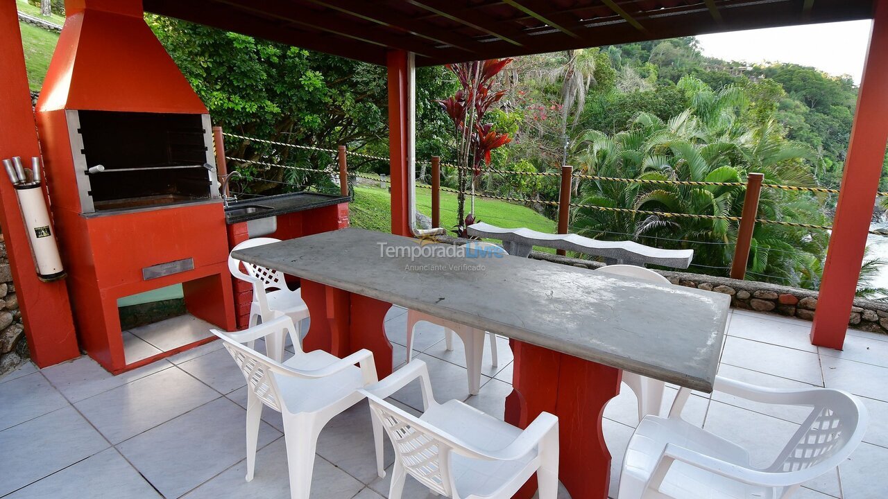 Casa para aluguel de temporada em Porto Belo (Araca)