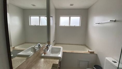 Mar de Netuno: 3 suítes //região central // churrasqueira // 3 vagas