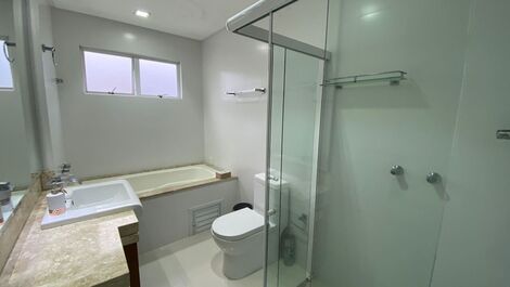 Mar de Netuno: 3 suítes //região central // churrasqueira // 3 vagas