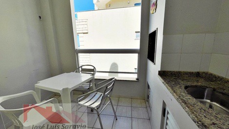 Apartamento com vista ao mar, á 50metros da praia de Bombas para 6 pes