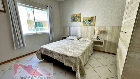 Apartamento com vista ao mar, á 50metros da praia de Bombas para 6 pes