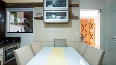 Casa de 2 pisos com piscina na praia de zimbros