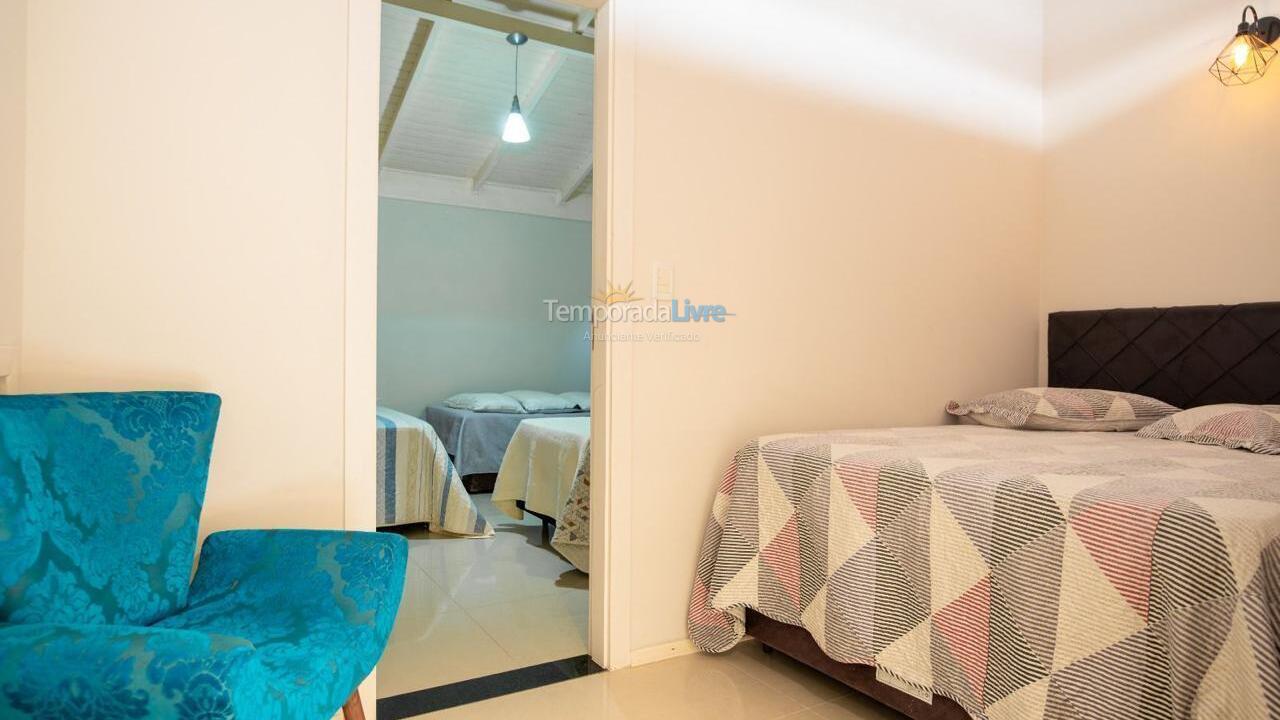 Casa para aluguel de temporada em Bombinhas (Praia de Zimbros)