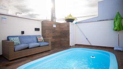 Casa de 2 pisos com piscina na praia de zimbros