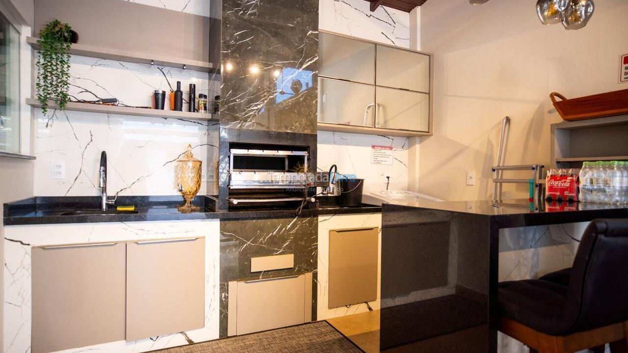 Casa para aluguel de temporada em Bombinhas (Praia de Zimbros)