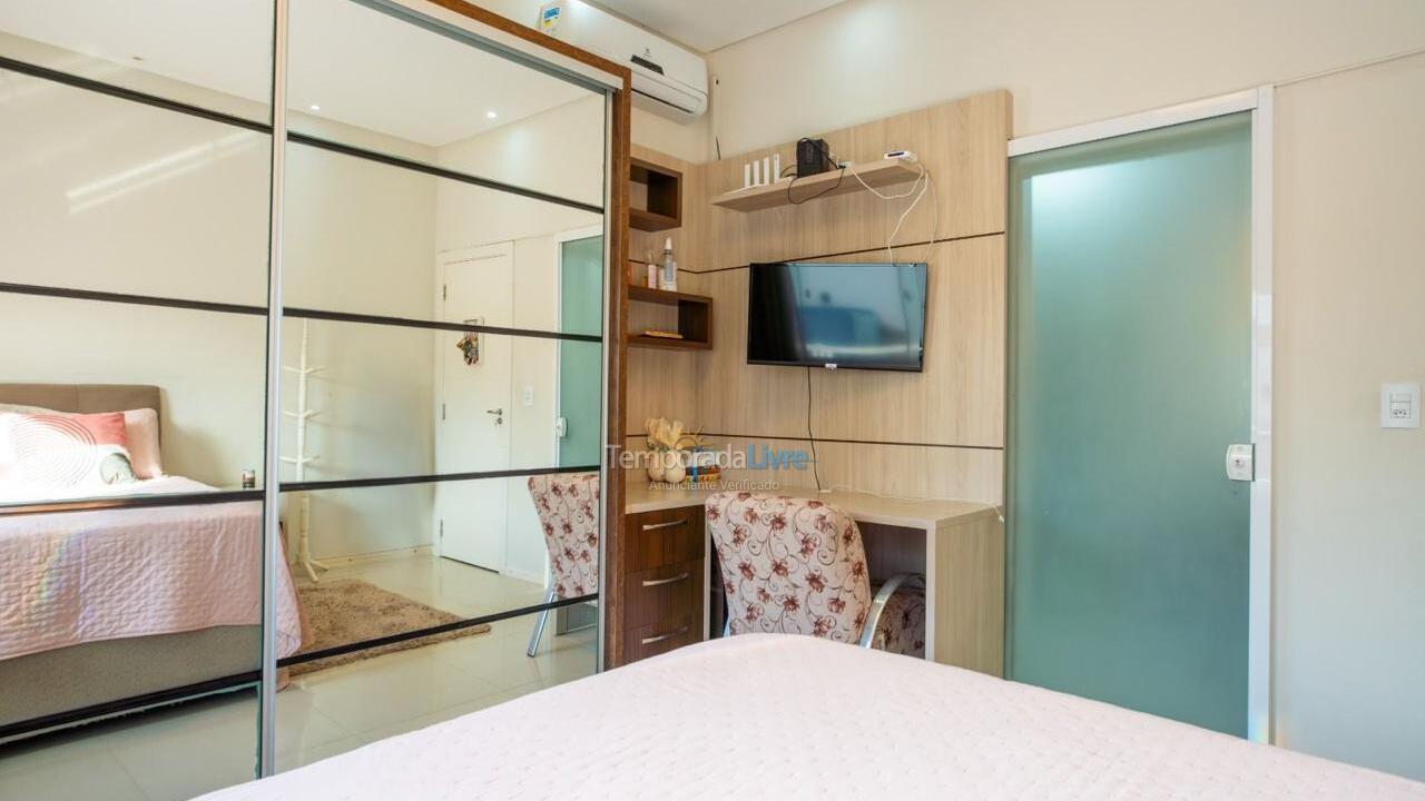 Casa para aluguel de temporada em Bombinhas (Praia de Zimbros)