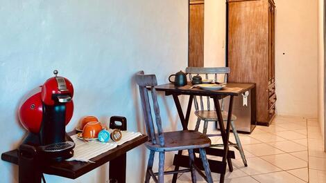 Suite con balcón con vistas al mar en Ilhabela, a 900 metros de la playa y de las tiendas.