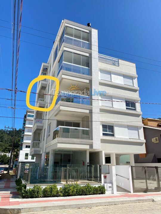 Apartamento para aluguel de temporada em Governador Celso Ramos (Praia de Palmas)