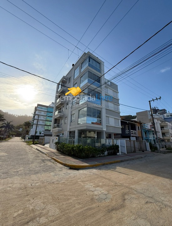 Apartamento para aluguel de temporada em Governador Celso Ramos (Praia de Palmas)