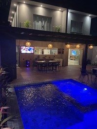 Casa de lujo con 4 suites en Arraial con bañera.