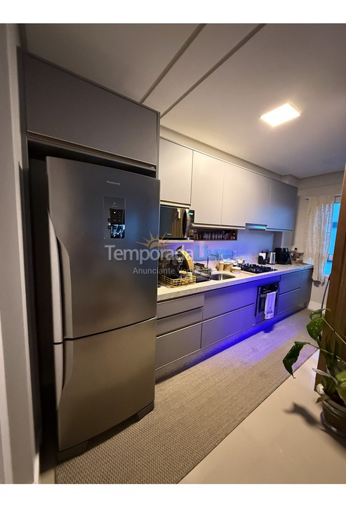 Apartamento para aluguel de temporada em Governador Celso Ramos (Praia de Palmas)