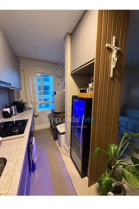 Apartamento para aluguel de temporada em Governador Celso Ramos (Praia de Palmas)