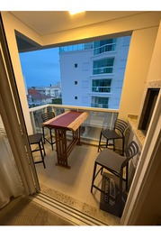 Bancada da sacada , churrasqueira a carvão 