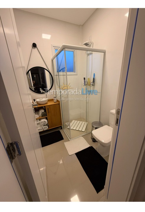 Apartamento para aluguel de temporada em Governador Celso Ramos (Praia de Palmas)