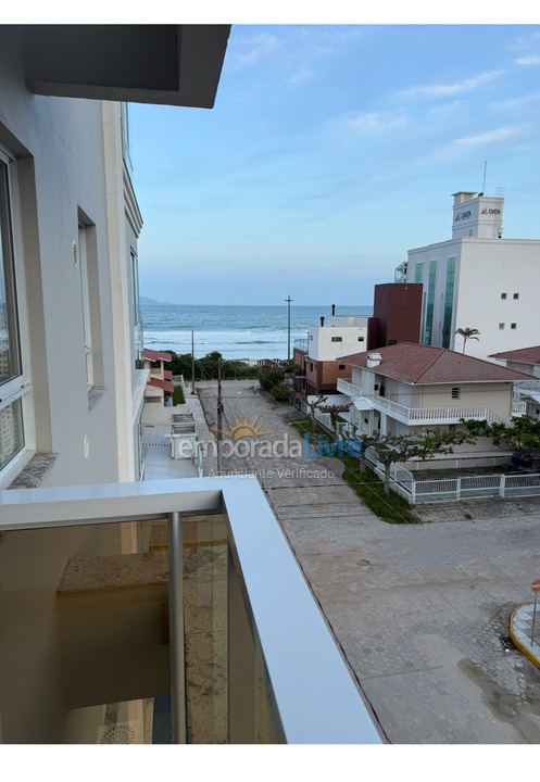 Apartamento para aluguel de temporada em Governador Celso Ramos (Praia de Palmas)