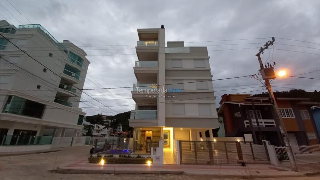 Apartamento para aluguel de temporada em Governador Celso Ramos (Praia de Palmas)