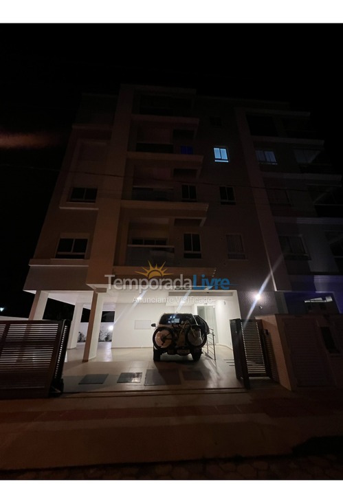 Apartamento para aluguel de temporada em Governador Celso Ramos (Praia de Palmas)