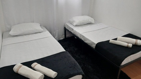 Apartment in the north zone with swimming pool and private parking.