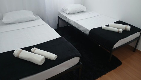 Apartment in the north zone with swimming pool and private parking.