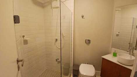 One block from the beach, 3 bedrooms, finely furnished.