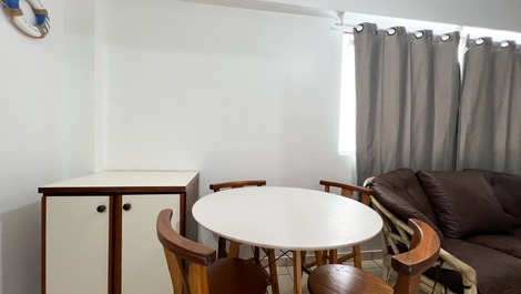 Apartamento com 1 dormitório a 30 m da Praia de Bombinhas.