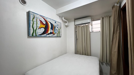 Apartamento com 1 dormitório a 30 m da Praia de Bombinhas.