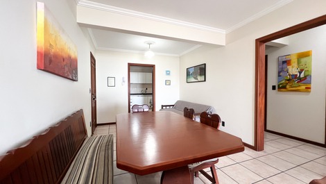 APTO COM BELISSIMA VISTA DA PRAIA DE BOMBINHAS