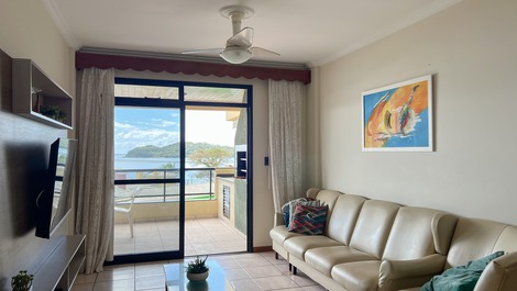 APTO COM BELISSIMA VISTA DA PRAIA DE BOMBINHAS