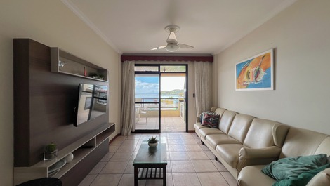 APTO COM BELISSIMA VISTA DA PRAIA DE BOMBINHAS