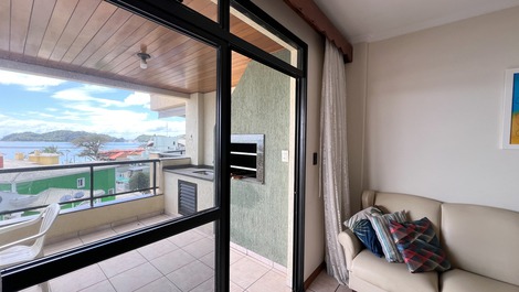 APTO COM BELISSIMA VISTA DA PRAIA DE BOMBINHAS